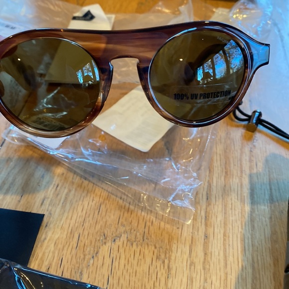 New MONCLER Unisex Sunglasses ITALY-Lght Brown - Picture 4 of 9